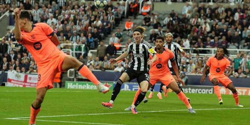 Đánh giá phong độ Newcastle United vs Barcelona
